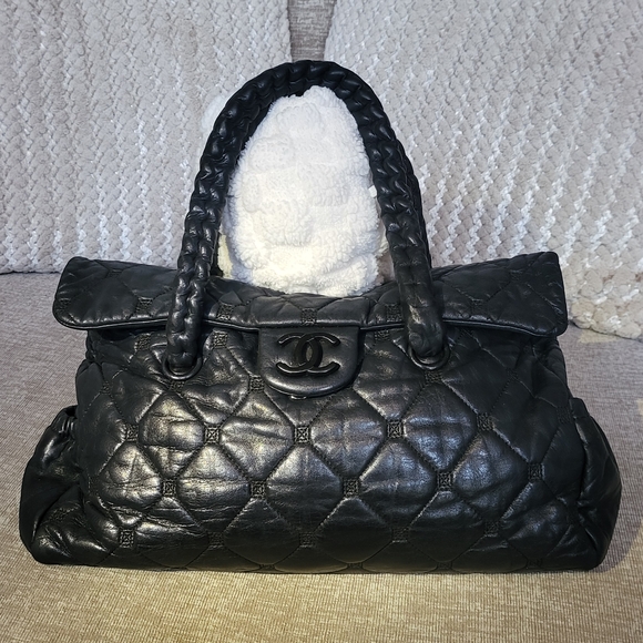 Chanel Hidden Chain Matelasse CC Quilted Lambskin Handbag Leather Black - Picture 1 of 16